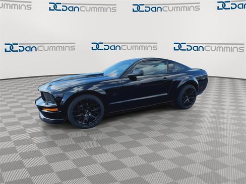 Used 2005 Ford Mustang GT Premium image 4