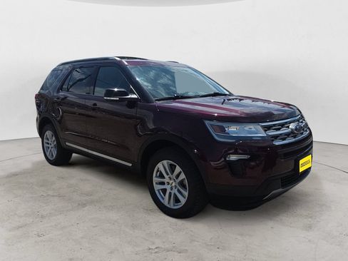Used 2018 Ford Explorer XLT w/ Equipment Group 202A AWD/4WD image 3