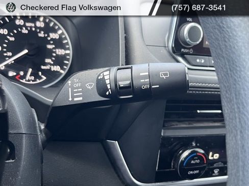 Used 2023 Nissan Rogue SV image 34