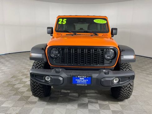Used 2025 Jeep Wrangler Willys image 19