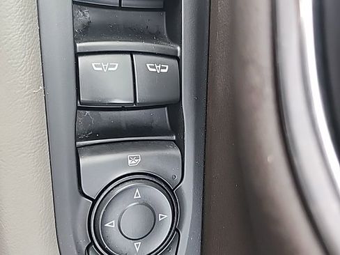 Used 2021 GMC Yukon XL SLT image 28