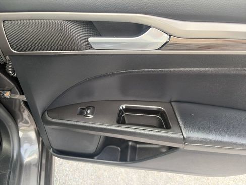 Used 2017 Ford Fusion SE w/ Fusion SE Technology Package FWD image 42