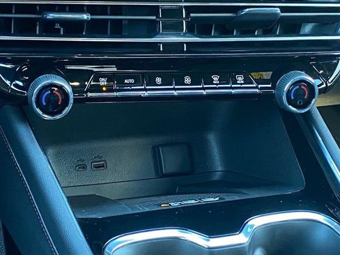 New 2026 Chevrolet Traverse RS w/ LPO, Floor Liner Package image 11