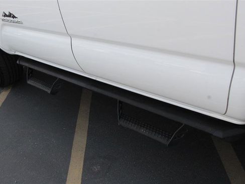 Used 2017 Toyota Tacoma TRD Off-Road image 32