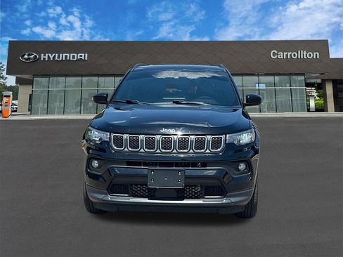 Used 2023 Jeep Compass Latitude AWD/4WD image 2