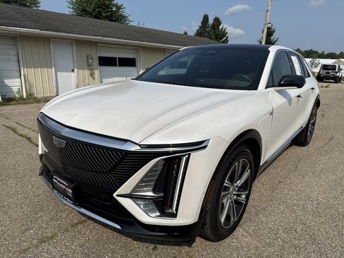 Used 2024 Cadillac Lyriq Luxury AWD/4WD image 12
