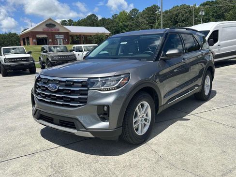 New 2025 Ford Explorer Active w/ Active Comfort Package image 3