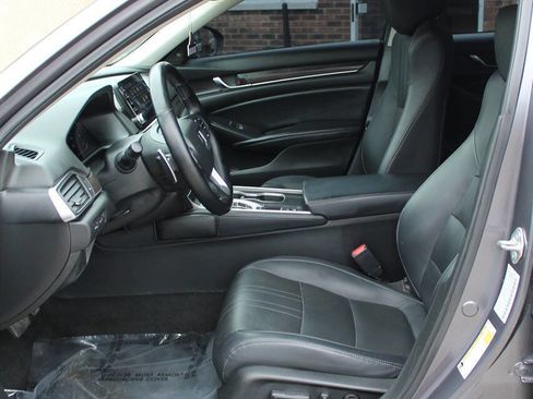 Used 2018 Honda Accord Touring image 15