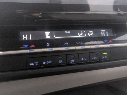 Certified 2023 Toyota Sienna LE image 19