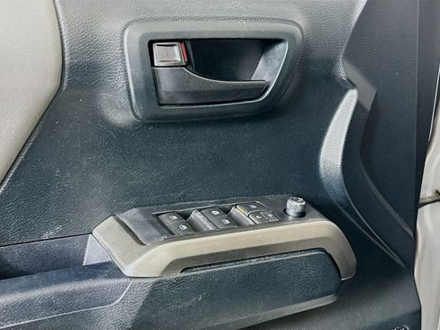 Used 2017 Toyota Tacoma SR5 w/ Tow Package image 15