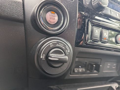 Used 2023 Nissan Titan PRO-4X w/ Pro-4x Convenience Package AWD/4WD image 13