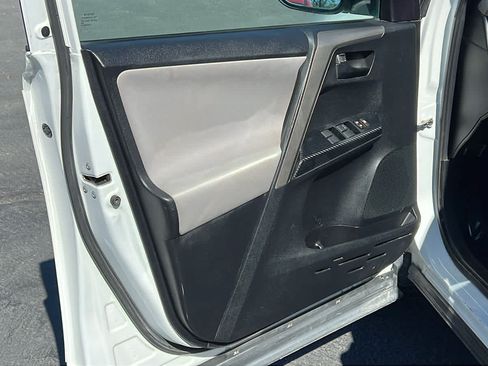 Used 2015 Toyota RAV4 LE AWD/4WD image 23