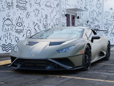 Used 2022 Lamborghini Huracan STO image 7