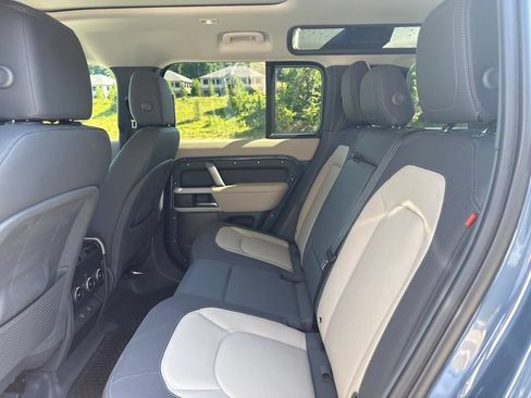 Used 2024 Land Rover Defender 110 X-Dynamic SE AWD/4WD image 9