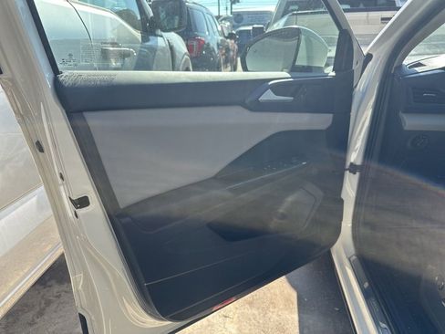 Used 2022 Volkswagen Taos SE image 7