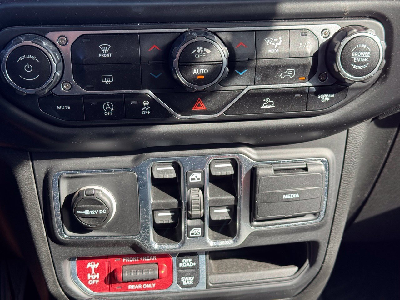 Used 2021 Jeep Wrangler Unlimited Rubicon AWD/4WD image 11