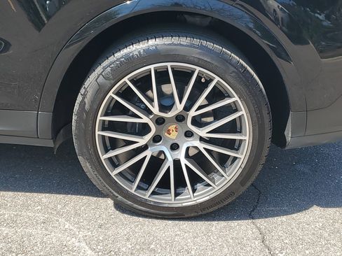 Used 2022 Porsche Cayenne image 26