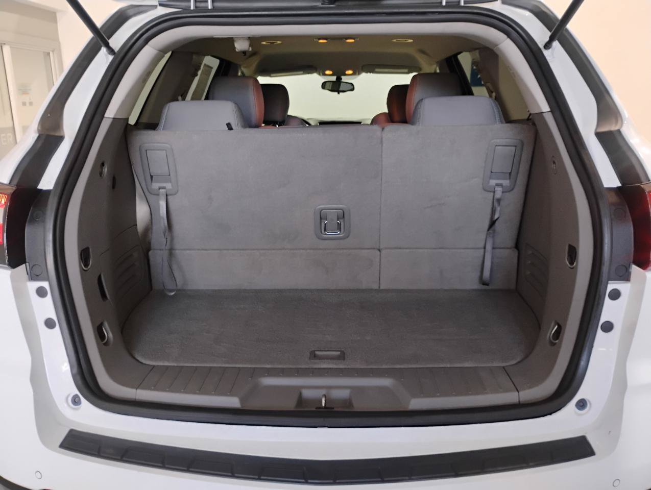 Used 2017 Chevrolet Traverse LT FWD image 5