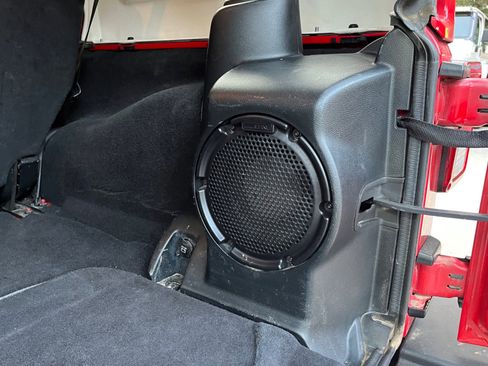 Used 2013 Jeep Wrangler Unlimited Rubicon image 15