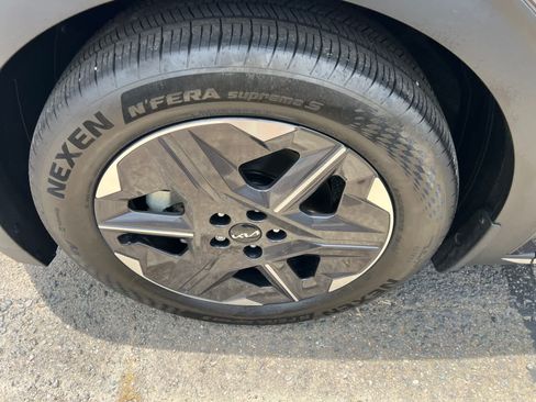 Certified 2025 Kia EV6 Light w/ Light LR Technology Package RWD image 10