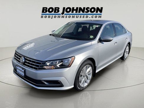 Used 2018 Volkswagen Passat 2.0T SE FWD image 7