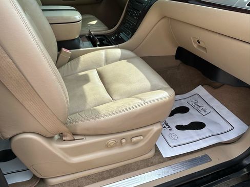 Used 2009 Cadillac Escalade AWD image 12