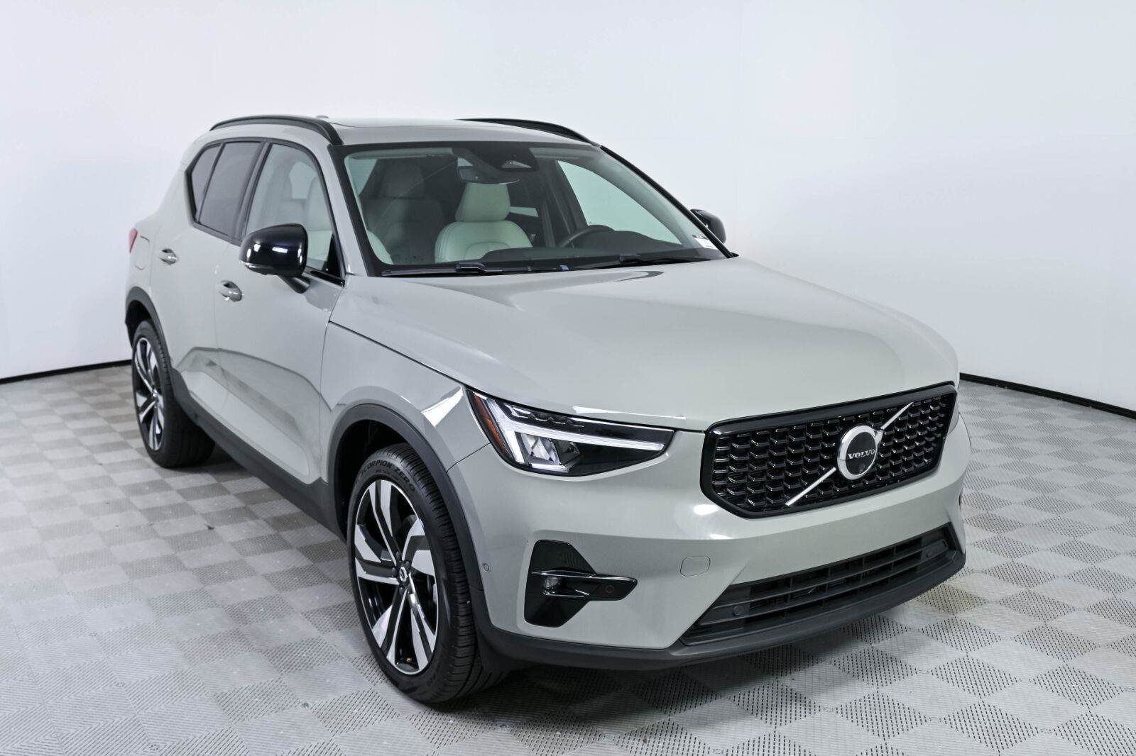 Used 2023 Volvo XC40 B5 Plus w/ Protection Package AWD/4WD image 25