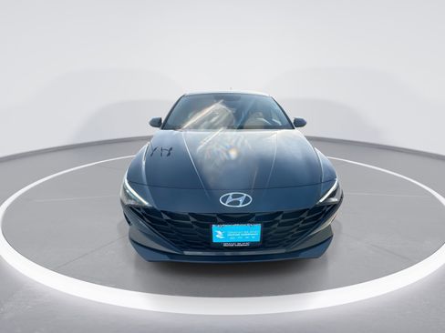 Used 2023 Hyundai Elantra SE image 3
