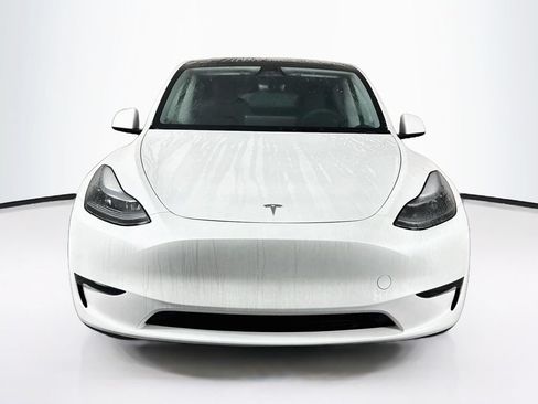 Used 2025 Tesla Model Y Long Range RWD image 2