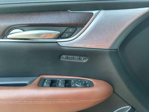 Used 2022 Cadillac XT5 Premium Luxury w/ Technology Package AWD/4WD image 11