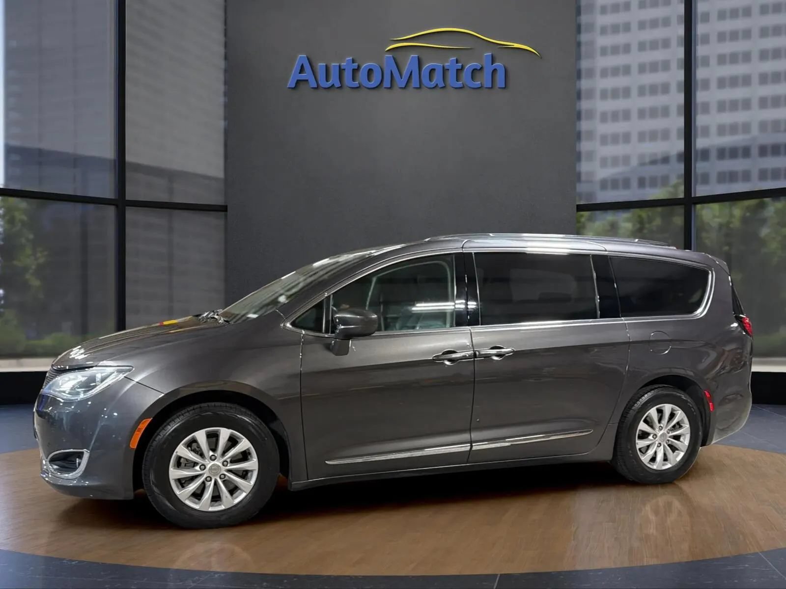 Used 2019 Chrysler Pacifica Touring-L FWD image 6