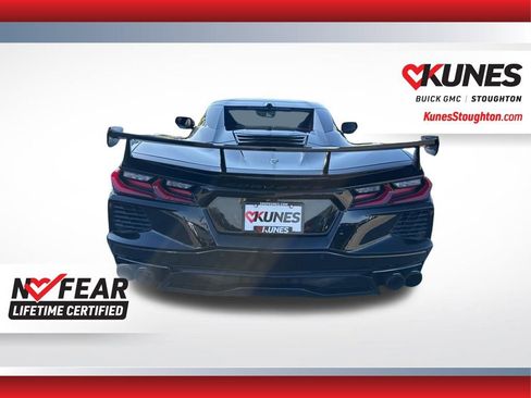 Used 2021 Chevrolet Corvette Stingray Convertible w/ Z51 Performance Package RWD image 9