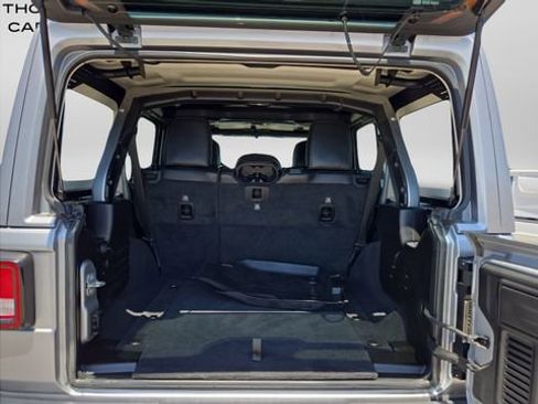 Used 2019 Jeep Wrangler Unlimited Sahara w/ Cold Weather Group AWD/4WD image 28