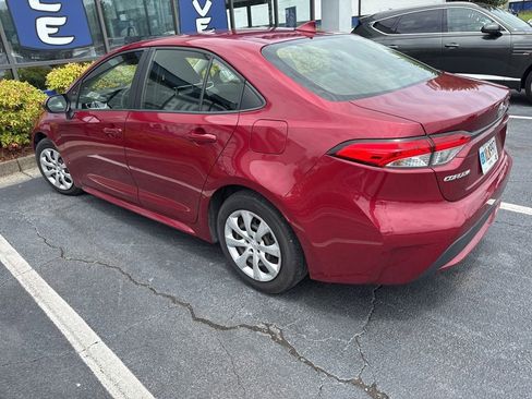 Used 2022 Toyota Corolla LE FWD image 2