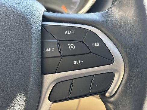 Used 2020 Jeep Grand Cherokee Limited image 11