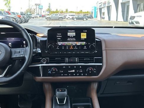 Used 2023 Nissan Pathfinder Platinum w/ Lighting Package (N93) AWD/4WD image 32