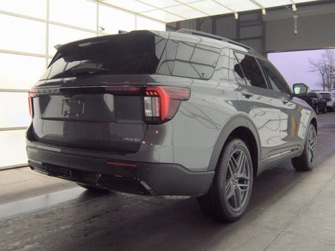 Used 2025 Ford Explorer ST-Line w/ Premium Package image 2