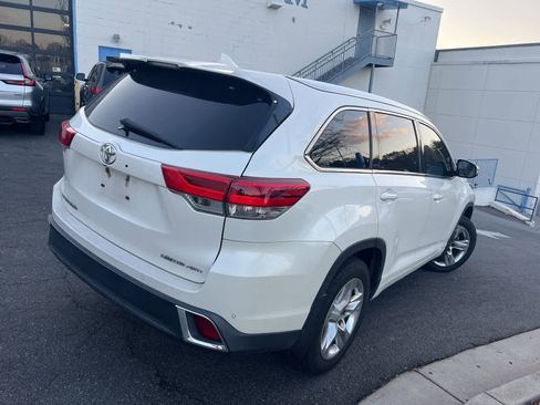 Used 2017 Toyota Highlander Limited image 10