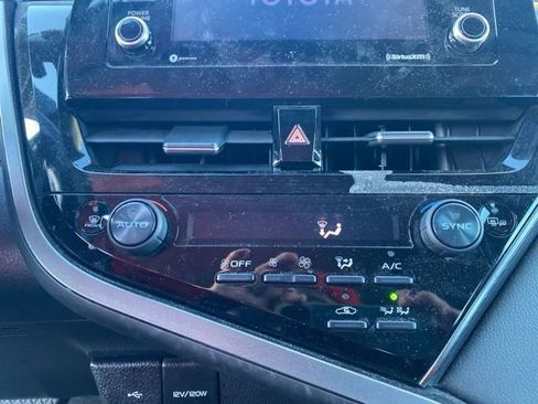 Used 2022 Toyota Camry SE image 20