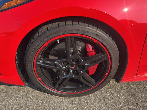 Used 2022 Chevrolet Corvette Stingray Premium Conv w/ Z51 Performance Package RWD image 9