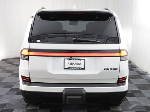 Used 2026 Lexus GX 550 w/ Accessory Package (2T) AWD/4WD image 19