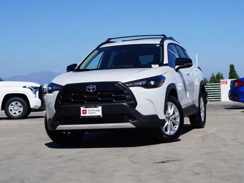 Used 2026 Toyota Corolla Cross LE FWD image 4