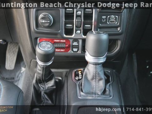 Used 2025 Jeep Wrangler Unlimited Rubicon 4xe image 19