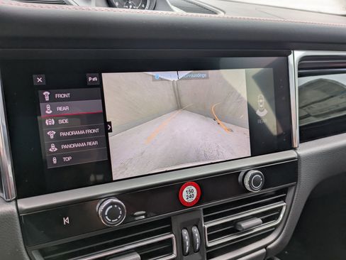 New 2026 Porsche Macan image 19