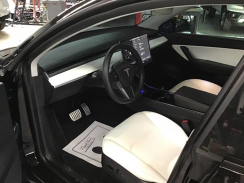 Used 2021 Tesla Model Y Performance AWD/4WD image 19