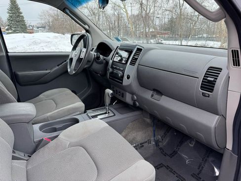 Used 2010 Nissan Frontier SE image 31