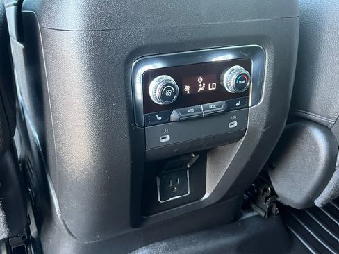 Used 2023 GMC Yukon XL Denali AWD/4WD image 15
