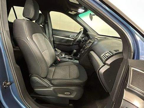 Used 2018 Ford Explorer XLT AWD/4WD image 30