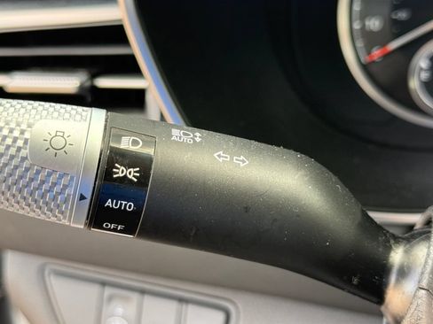 Used 2025 Genesis G70 2.5T AWD/4WD image 38