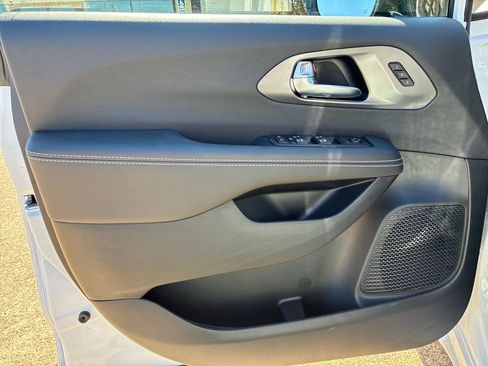 New 2026 Chrysler Pacifica Select w/ S Appearance Package image 11